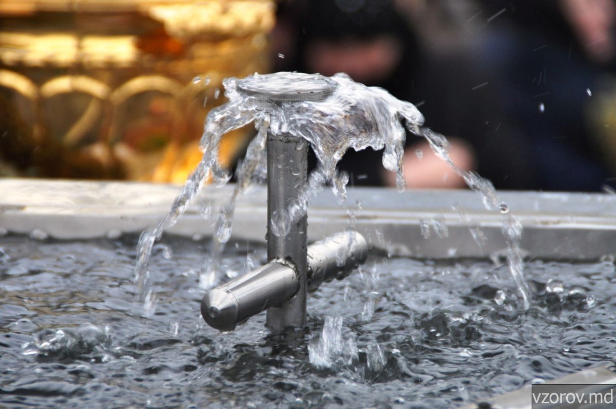 Чиста Крещенская вода фон