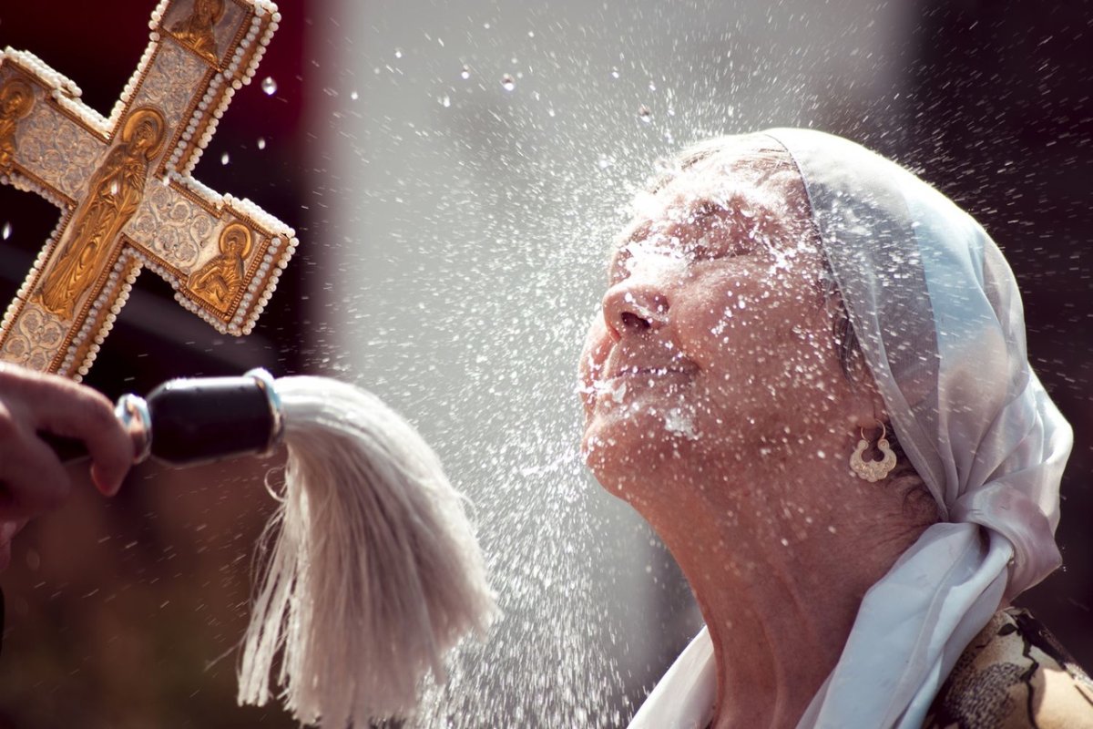 Святая вода на крещение