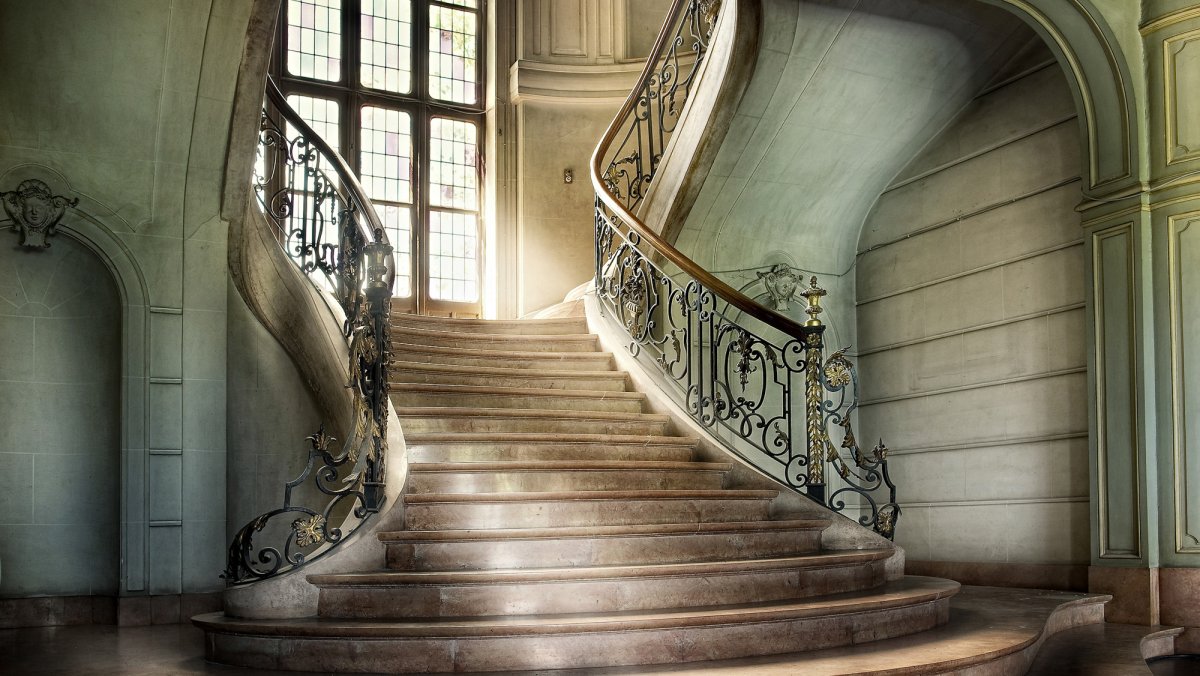 Лестница в готическом замке