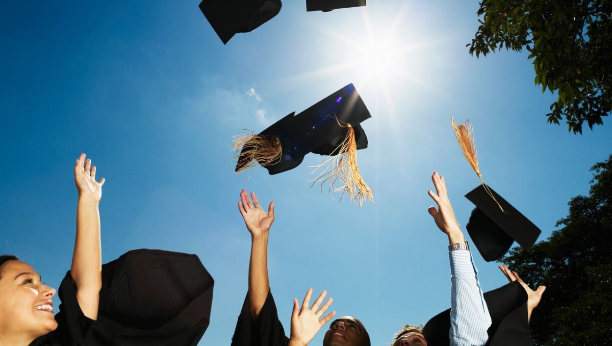 Открытка выпускнику вуза