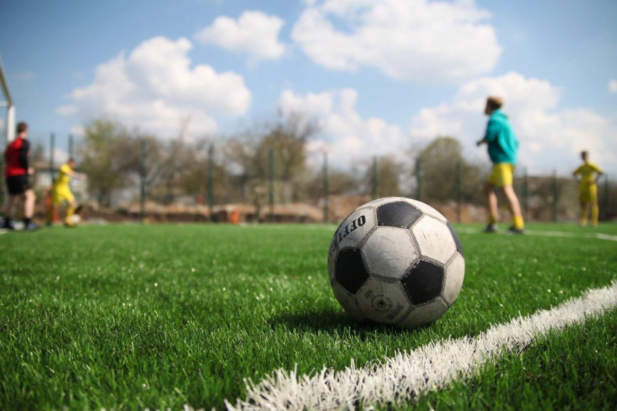 Мяч с бутсами