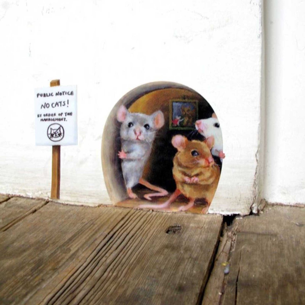 Мышь в норке