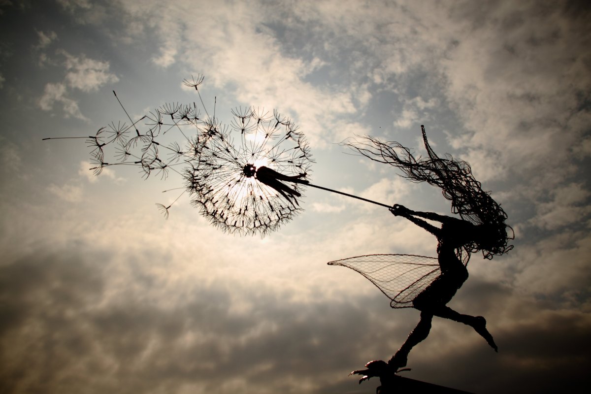 Скульптура Фея с одуванчиком