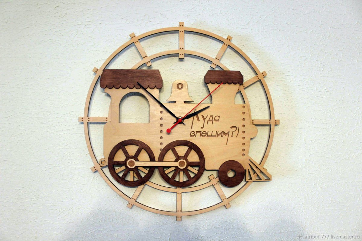 Дизайнерские часы из фанеры