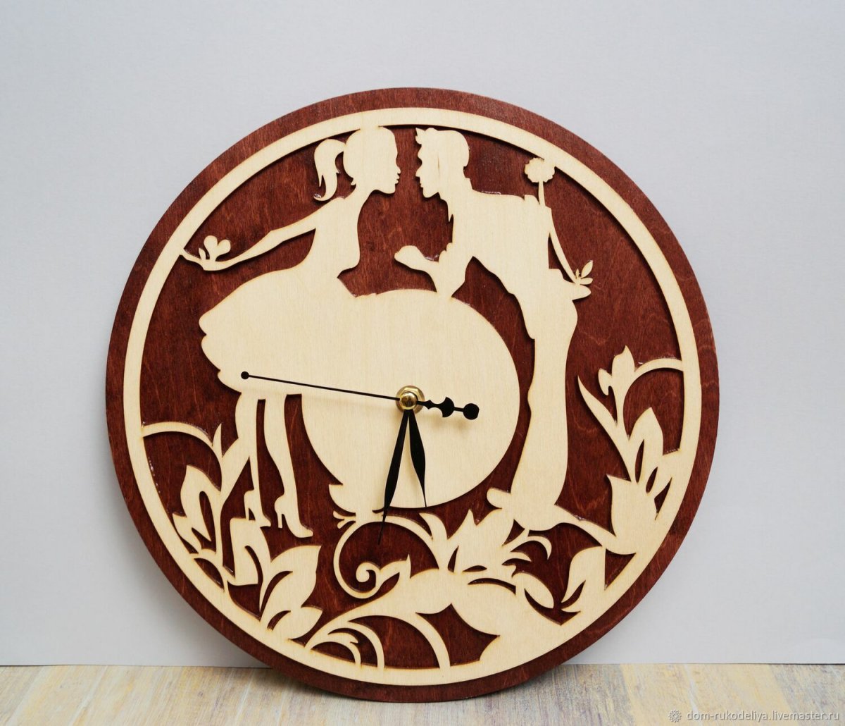 Часы учителю из дерева