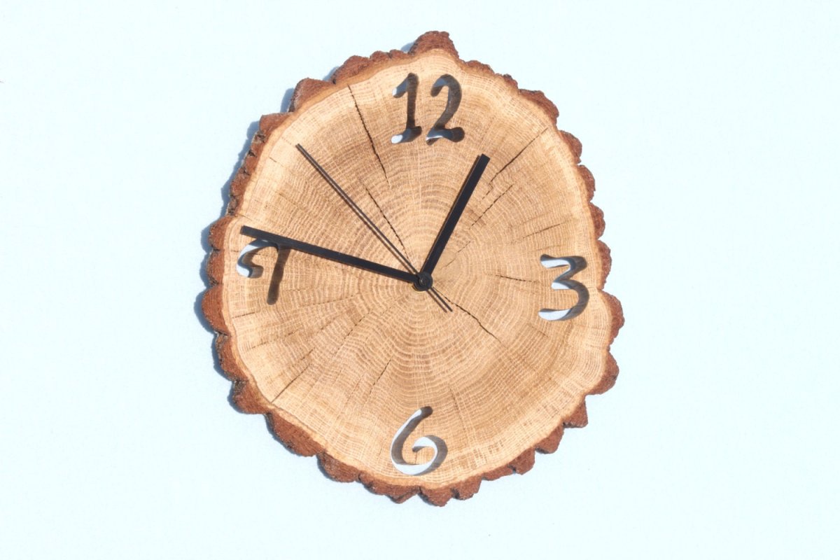 Часы из дерева