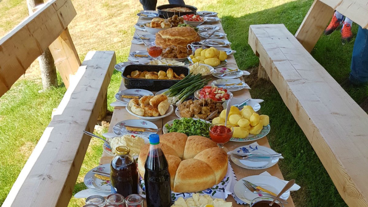 Застолье на даче