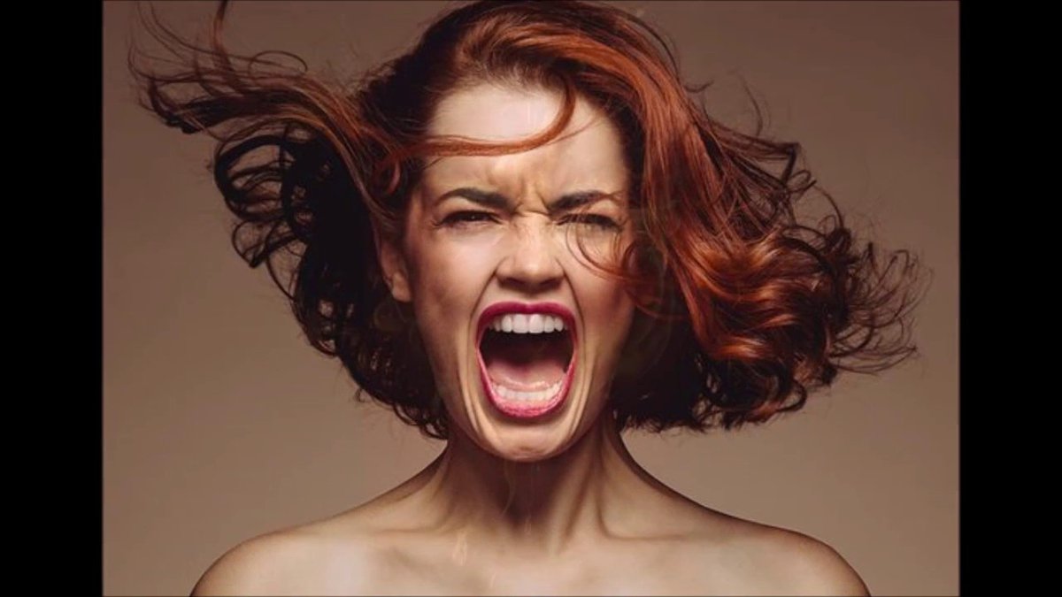 Кричащая девушка