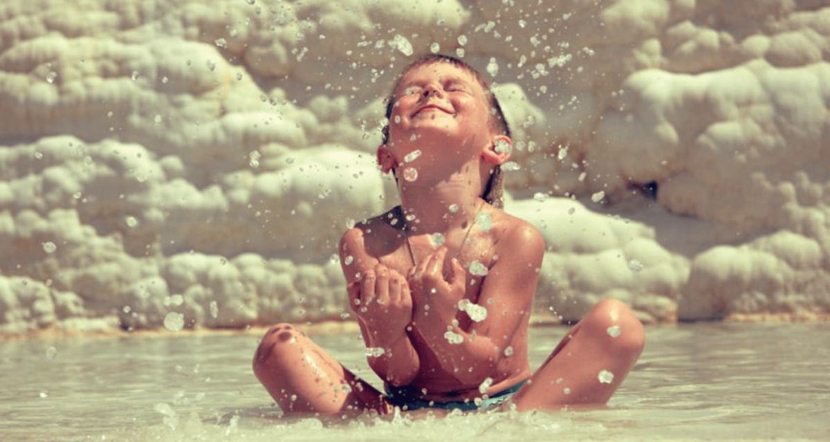 Девушка в солнечных лучах