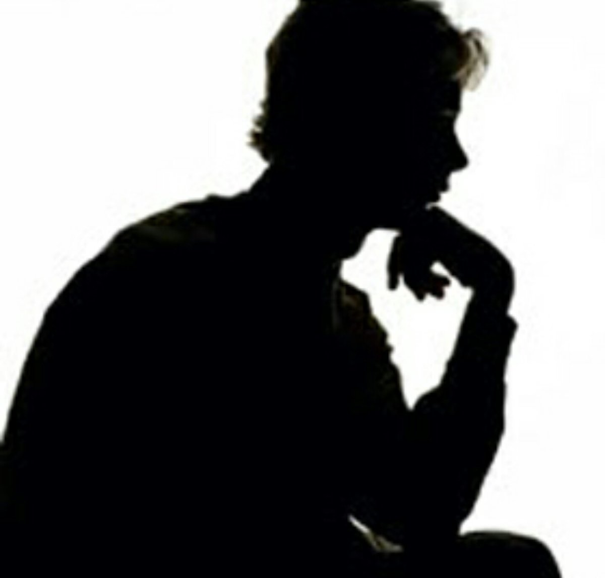 Силуэт человека думает