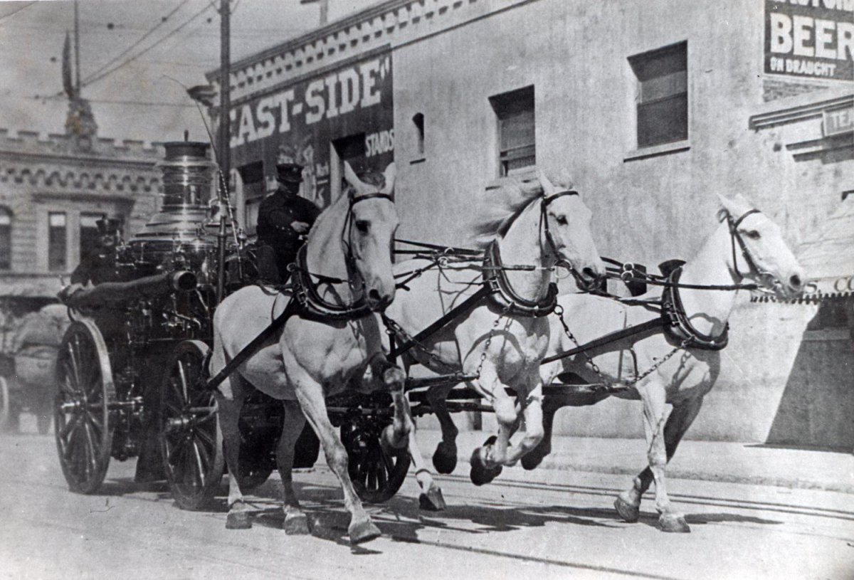 Огненные лошади в небе