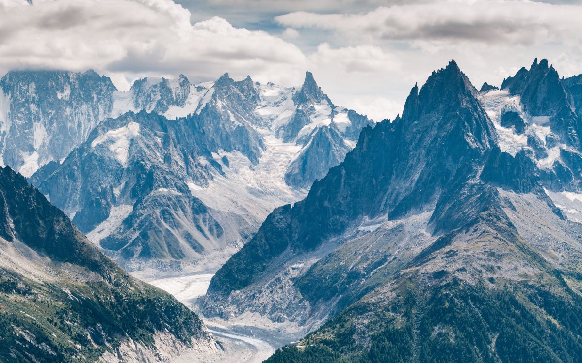 Гора сверху похожа на девушку