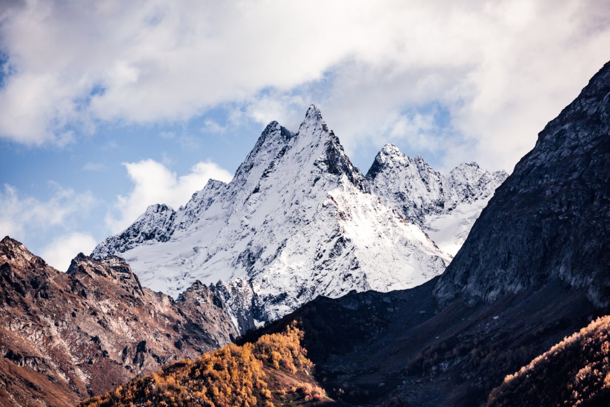 Гора Дыхтау и пик Пушкина