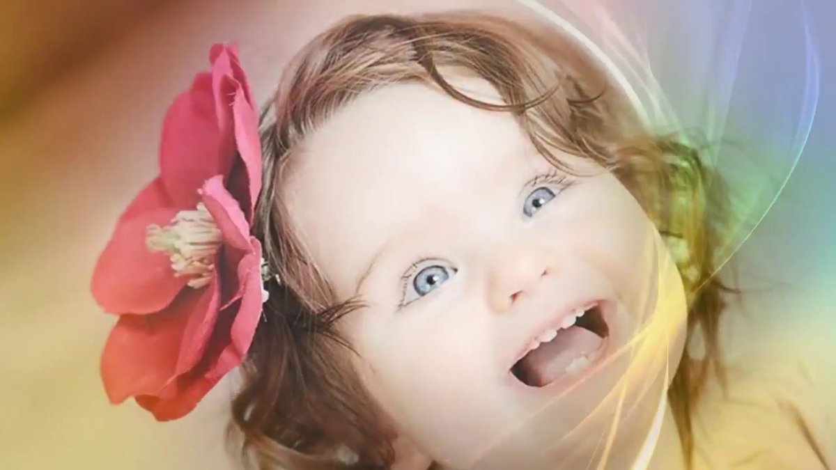 Улыбка маленького ребенка