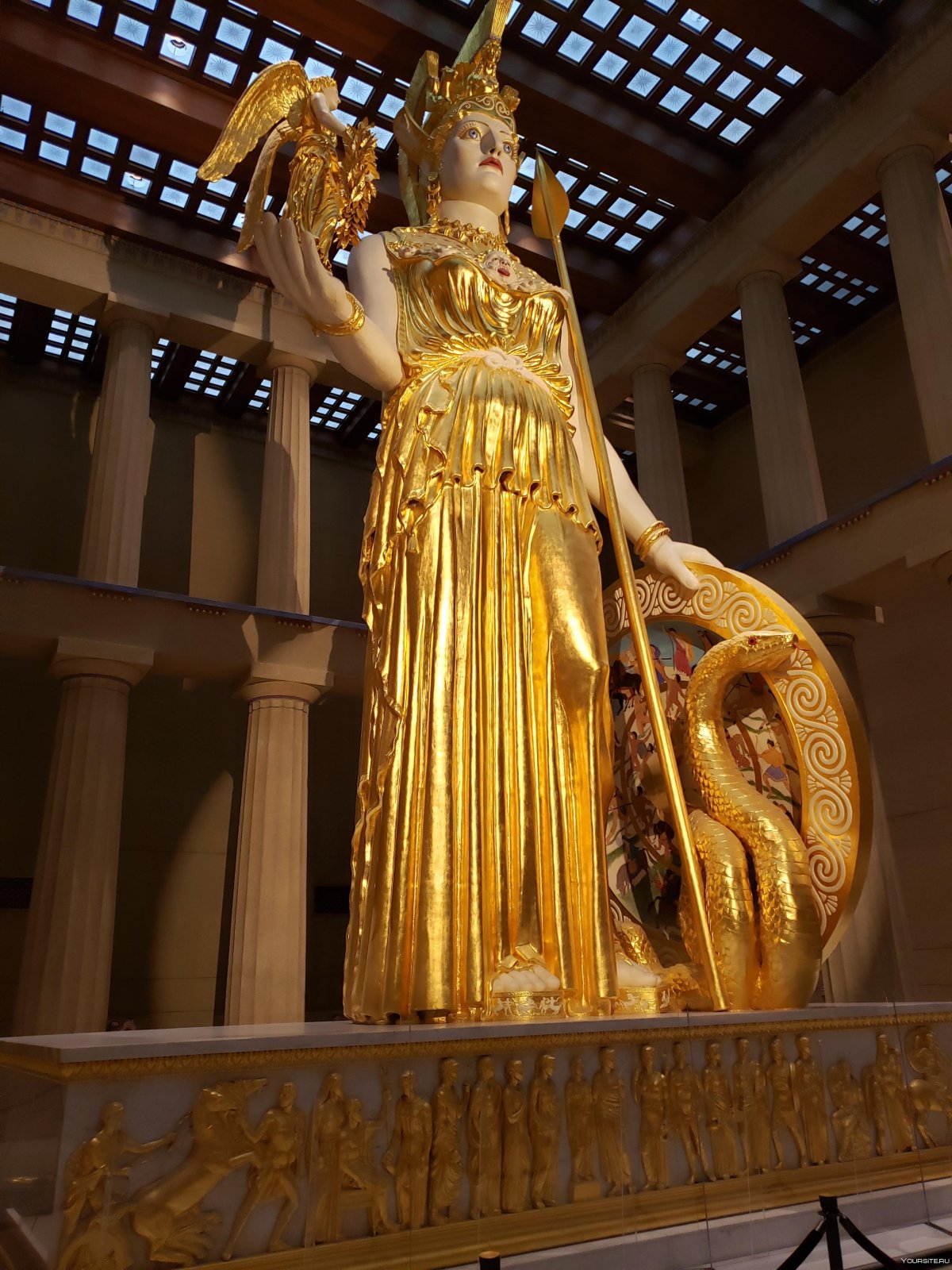 Статуя Афины в Акрополе