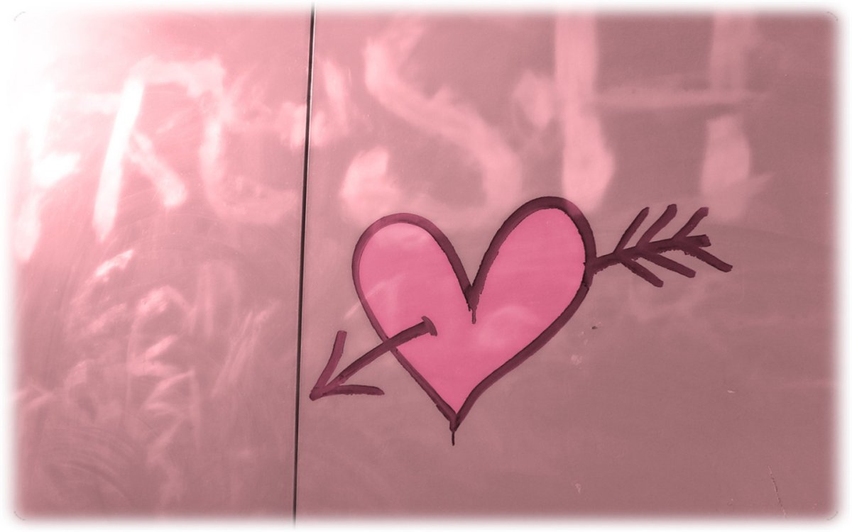 Эстетичные обои с сердечками