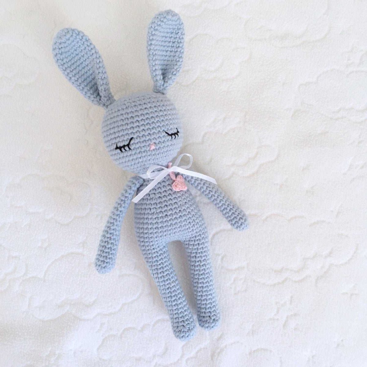 Вязаный заяц