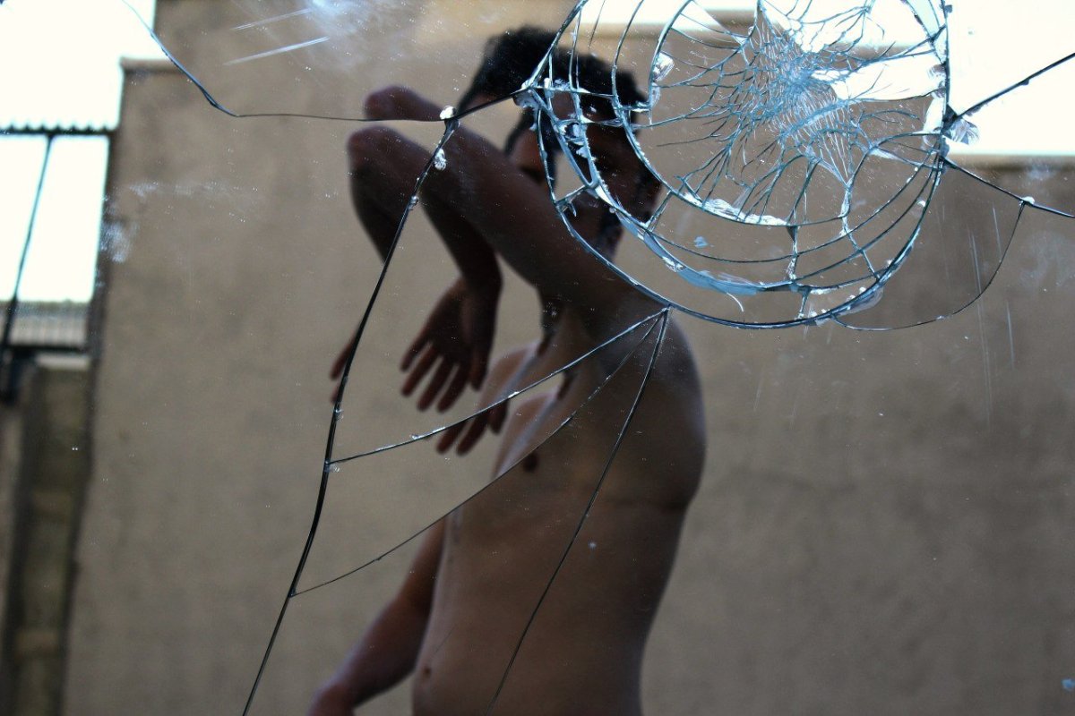 Отражение в разбитом зеркале