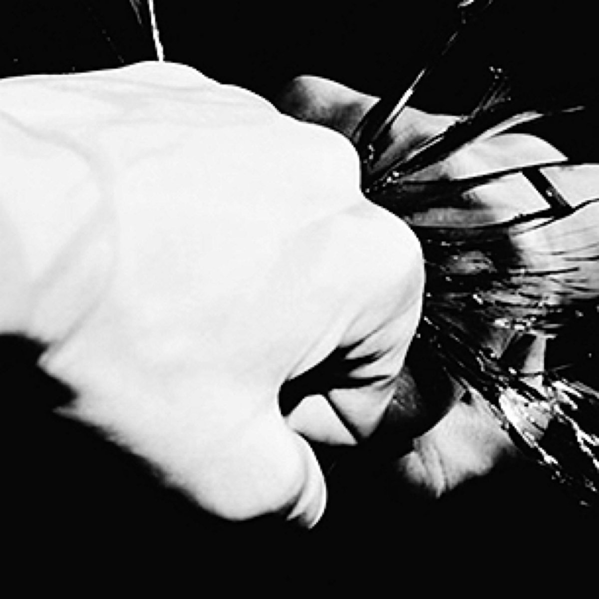 Разбитые кулаки об стёкла