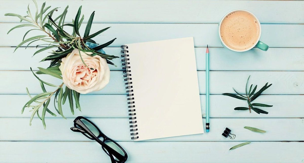 Красивый фон для поста в Инстаграм блокнот