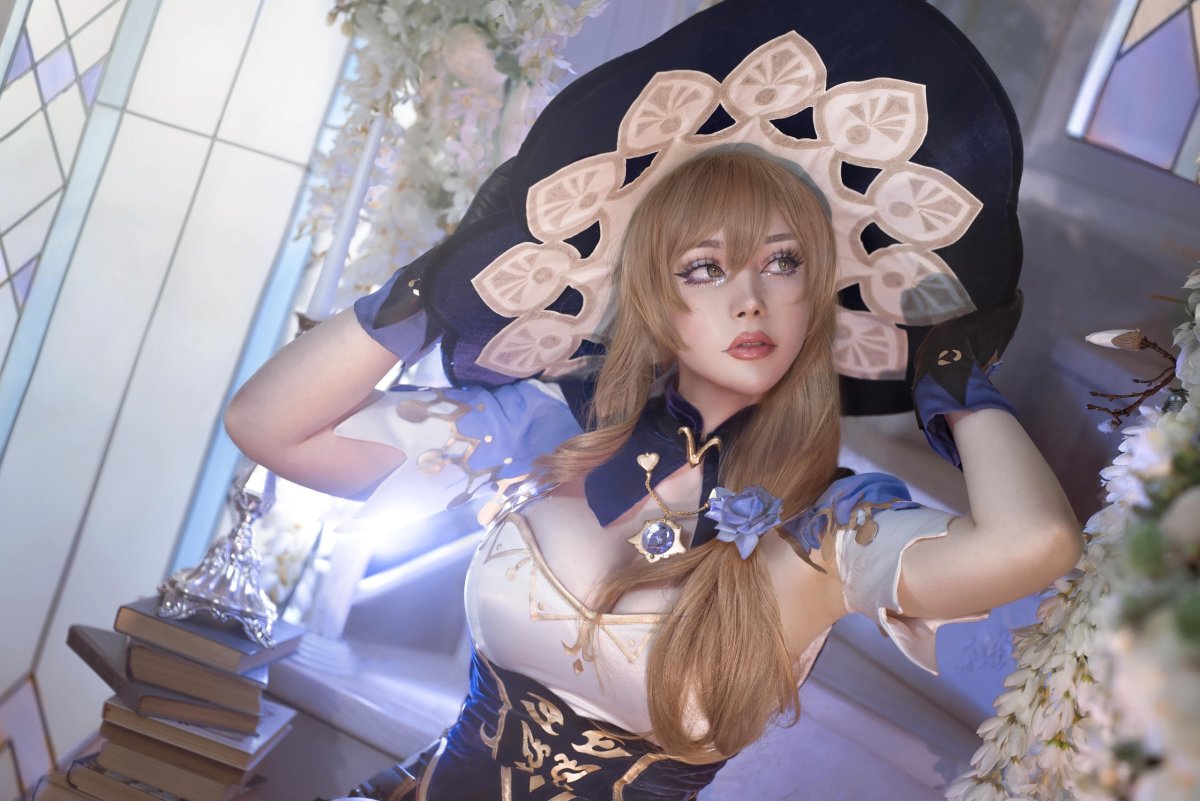 Genshin Impact Lisa Cosplay