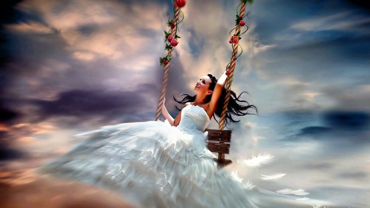 Девушка на качелях