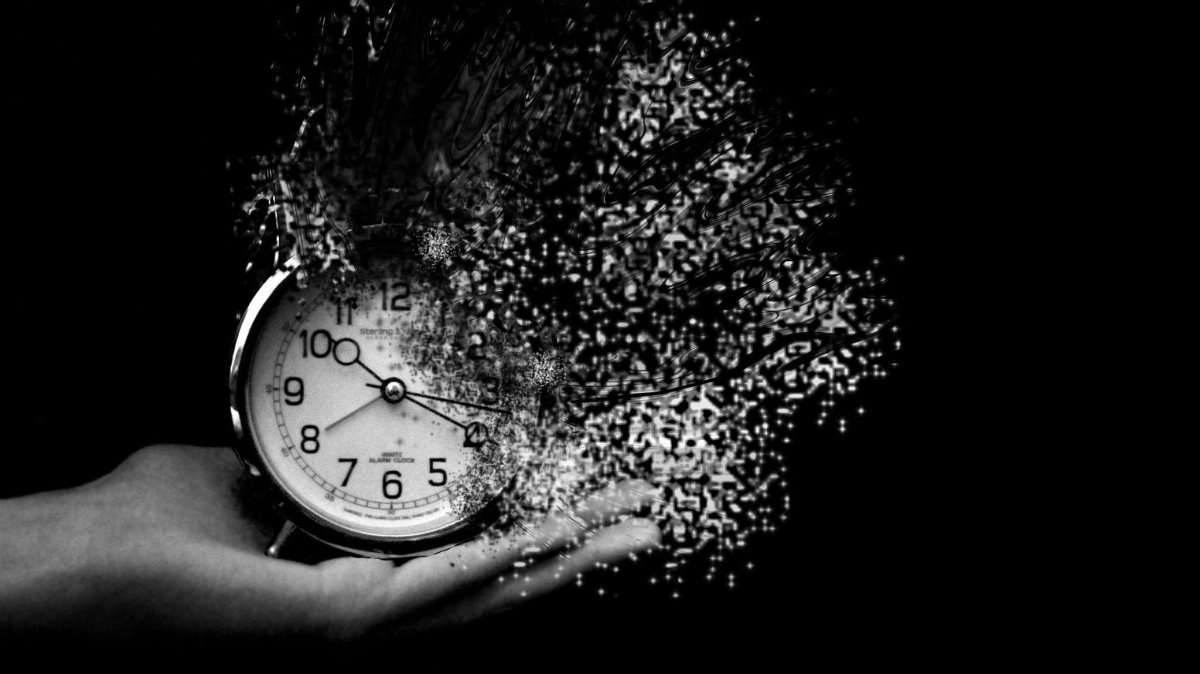 Часы разлетаются