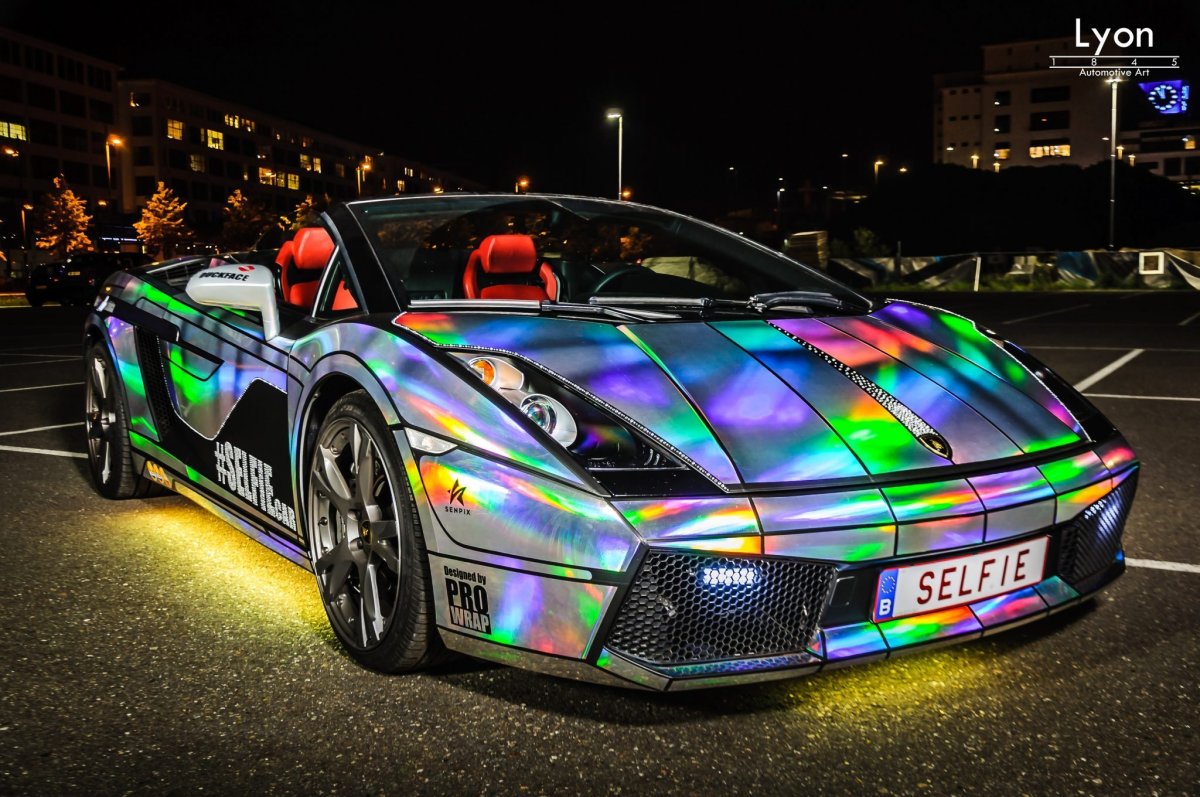 Ламборджини цвета космос