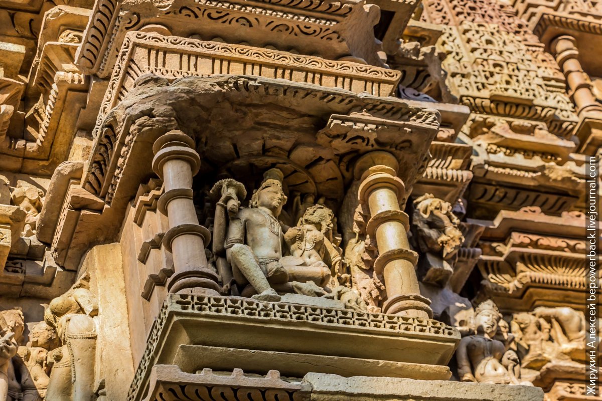Храм Каджурахо барельефы