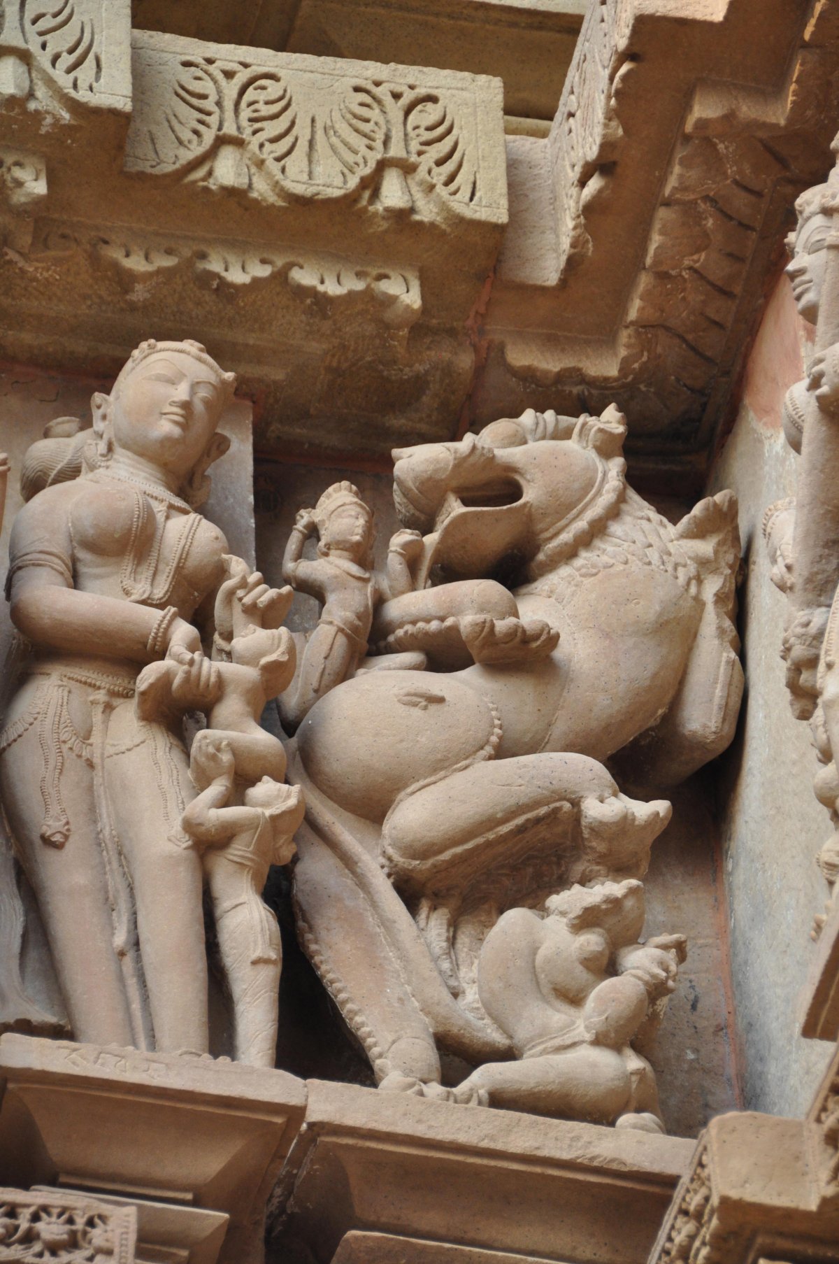 Храм Каджурахо барельефы