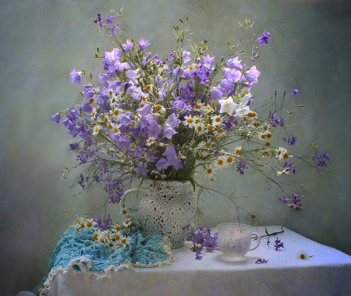 Букет полевых колокольчиков