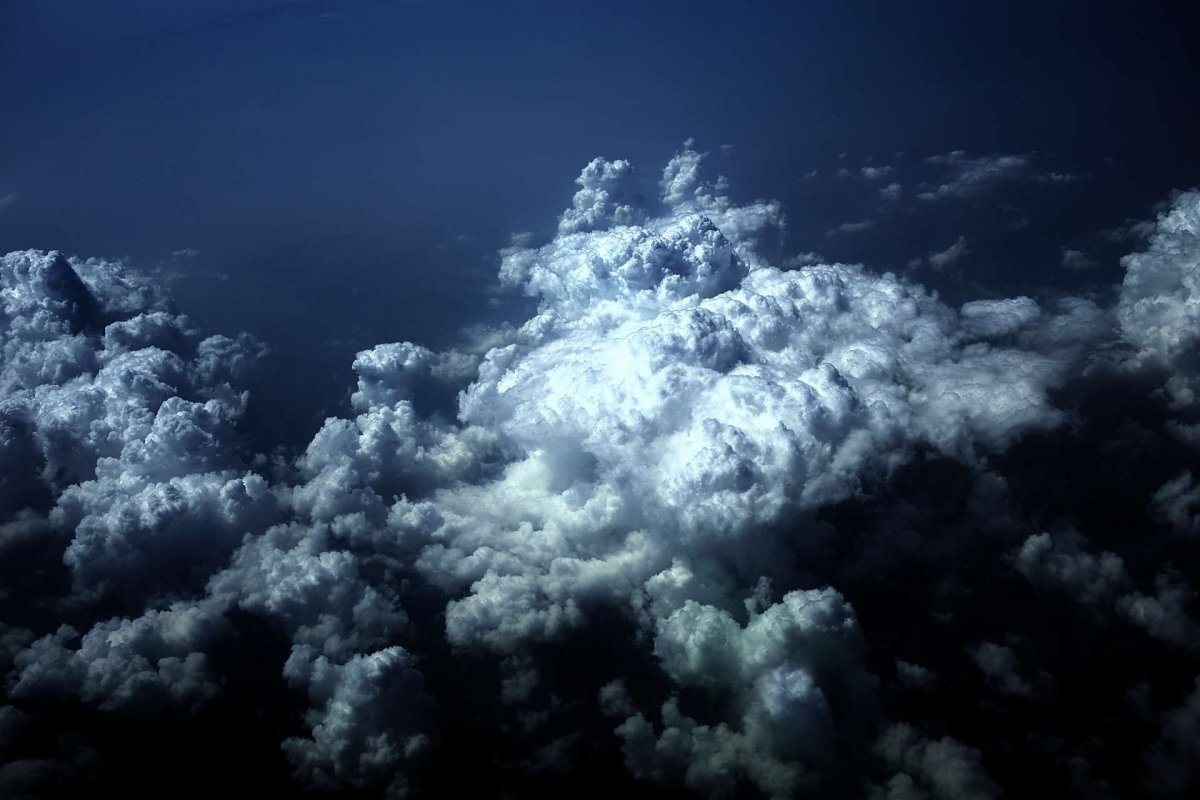 Кучевые облака ночью