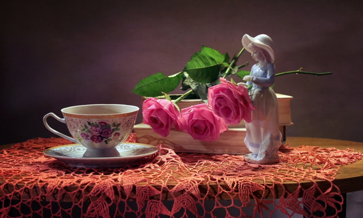 Натюрморт в розовых тонах