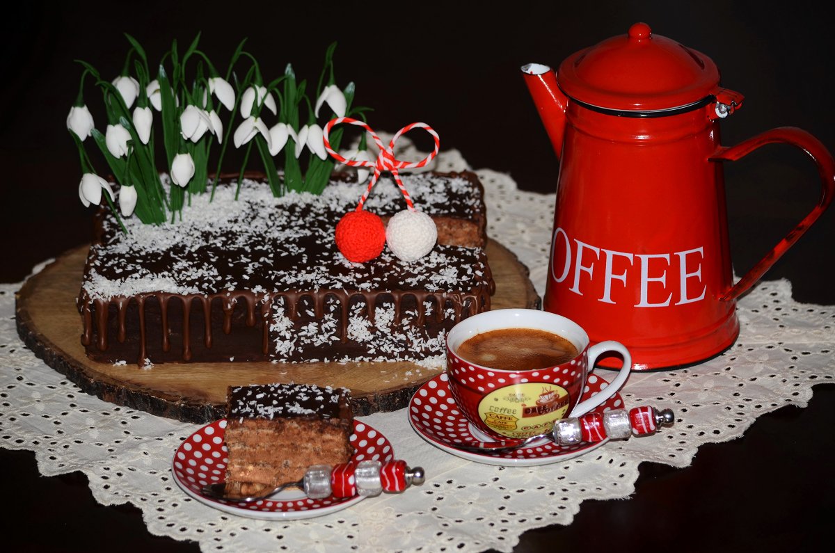 Праздничное чаепитие с тортом
