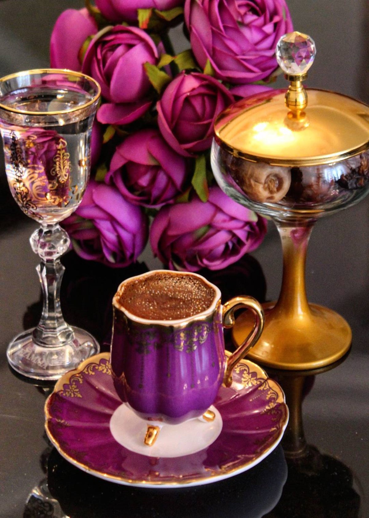 Кофе в сиреневых тонах