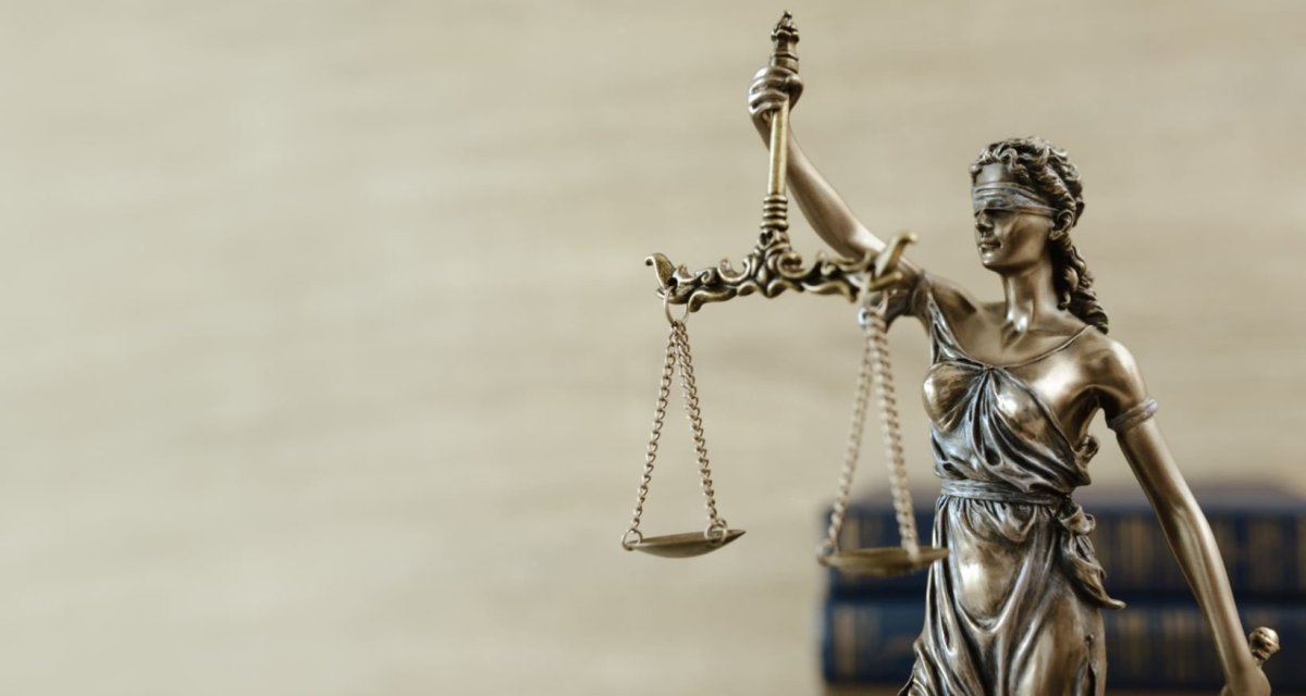 Фемида на Светлом фоне