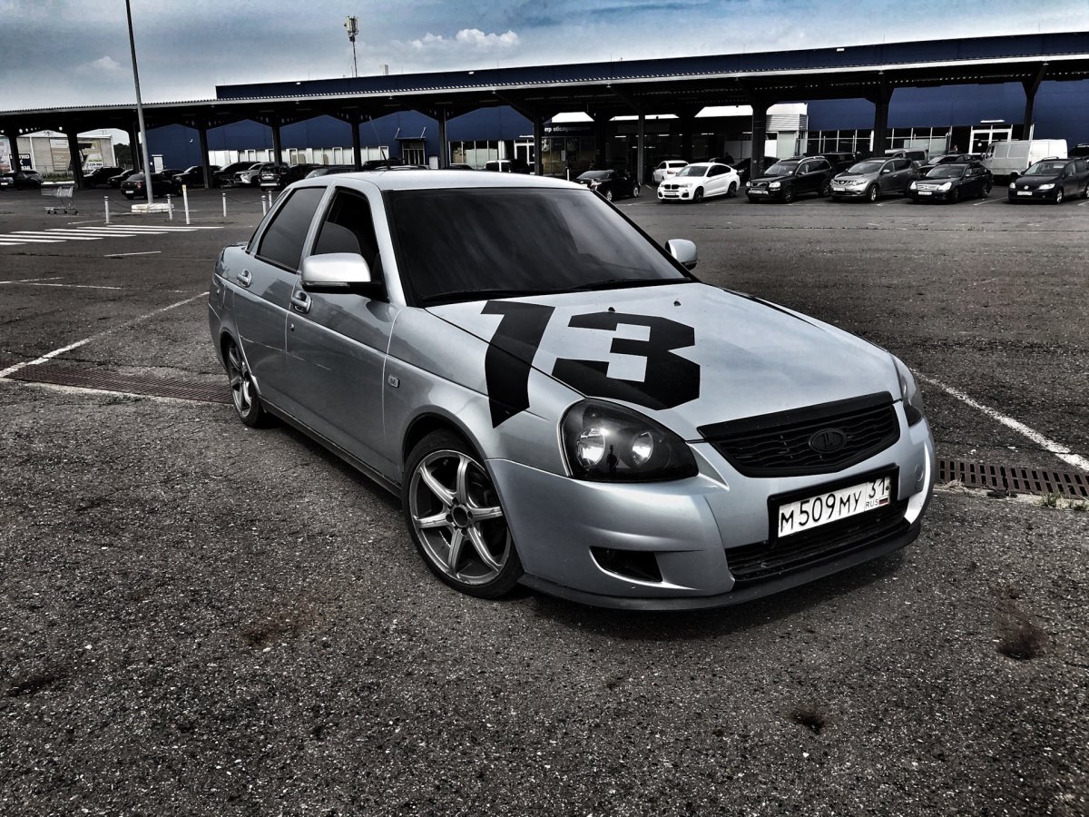 Чёрная Приора с АК 47