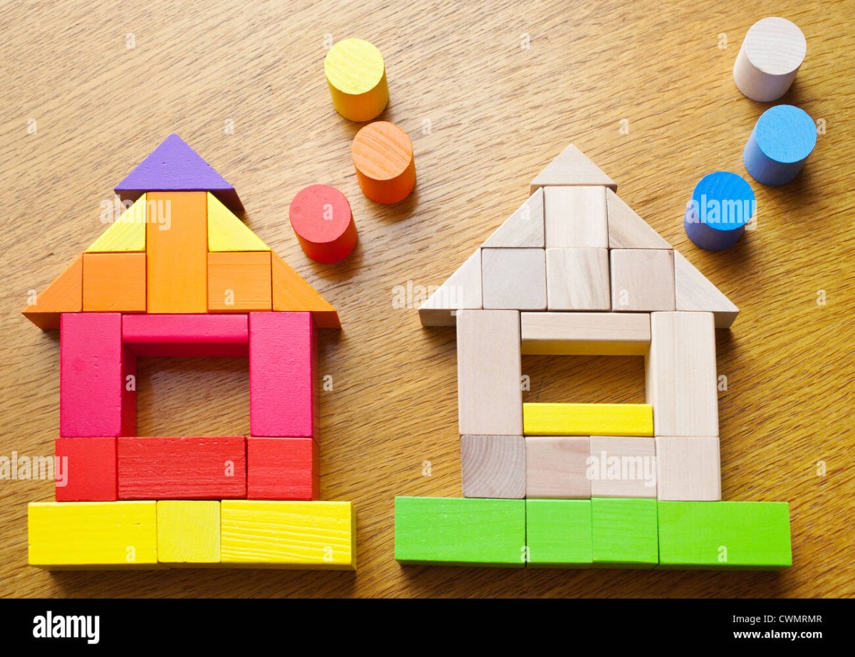 Домик из деревянных кубиков