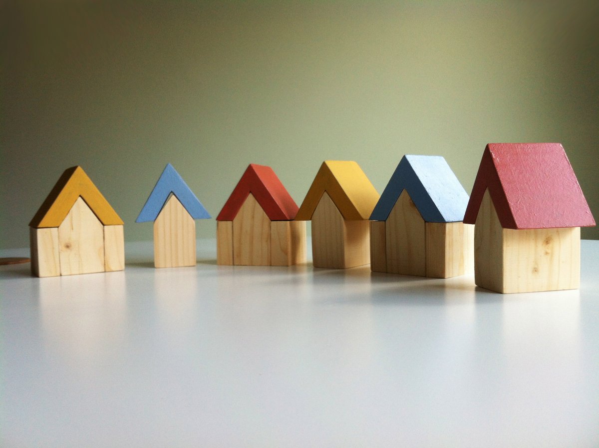 Домик из деревянных кубиков