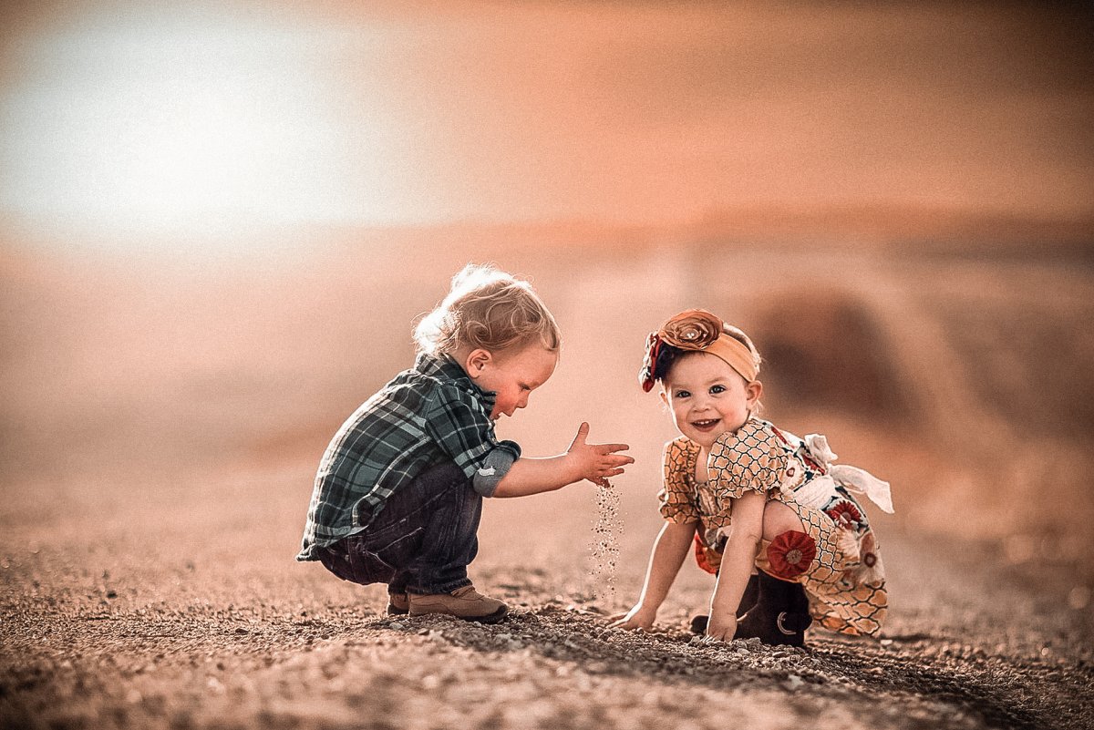 Дети радуются