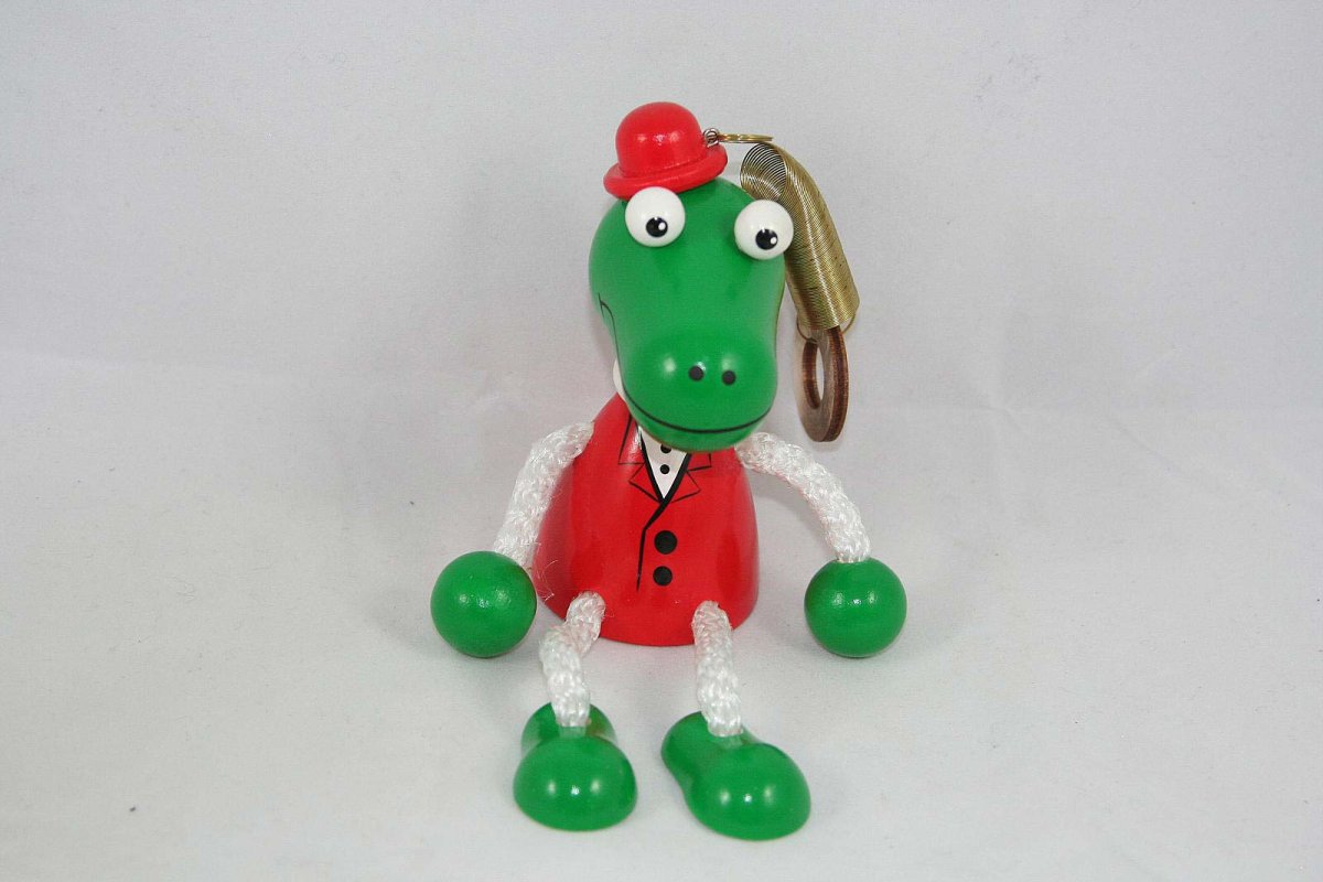 Поделка крокодил Гена