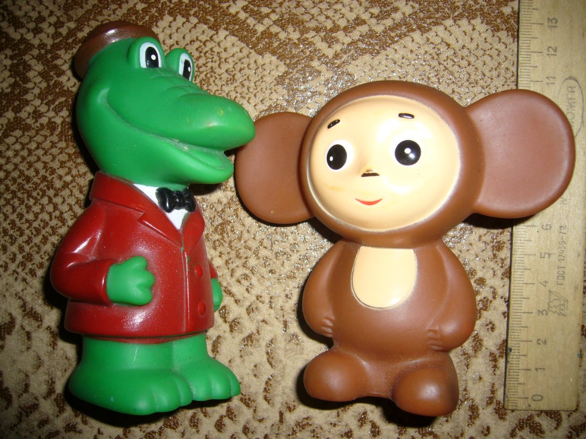 Крокодил Гена из гофрокартона