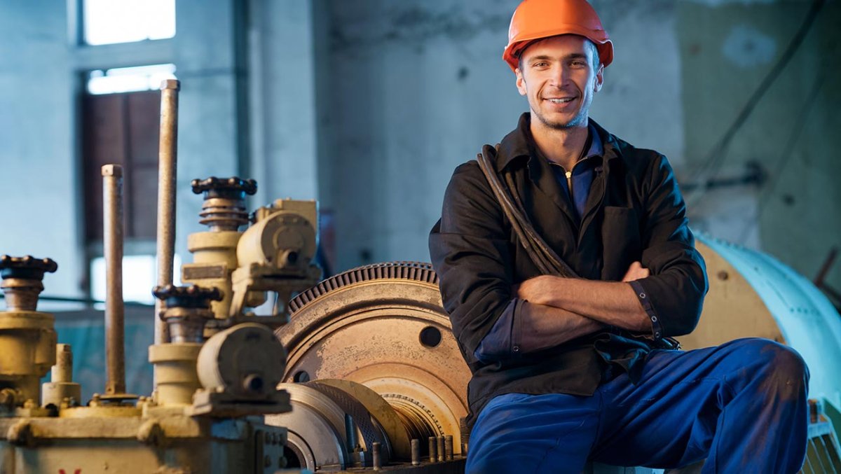 Работник завода