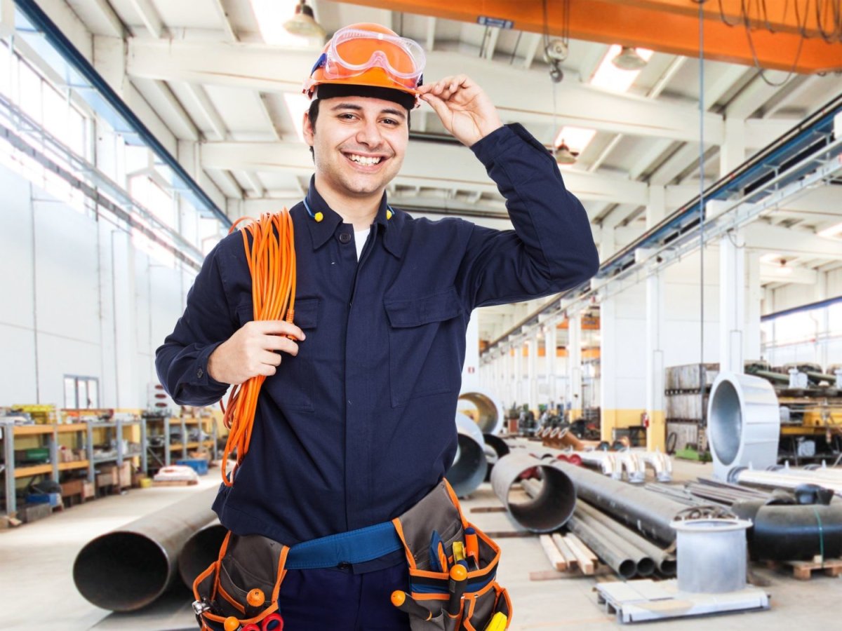 Работник завода