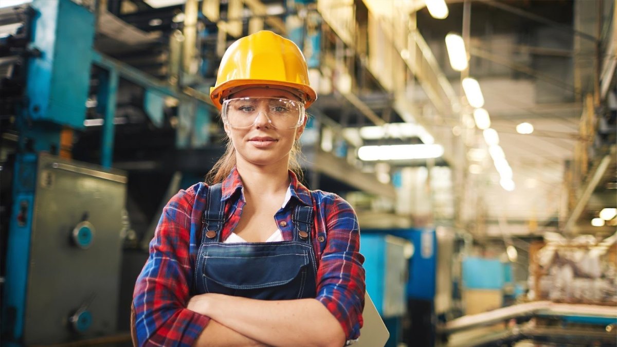 Женщина на заводе