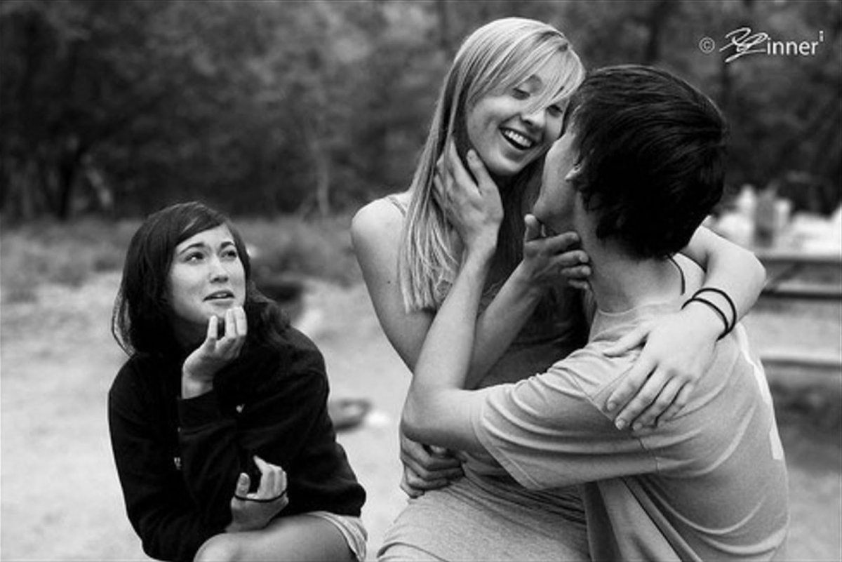 Парочки и один человек