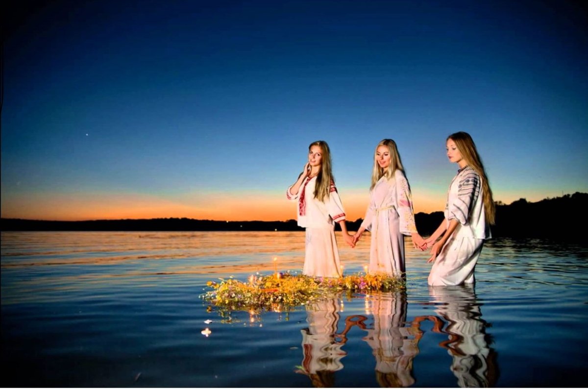 Девушки на Ивана Купала