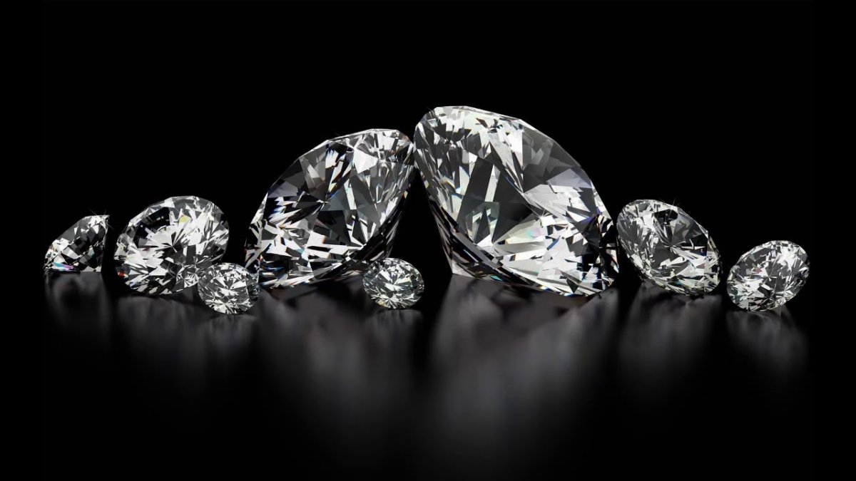 Бриллианты на черном фоне