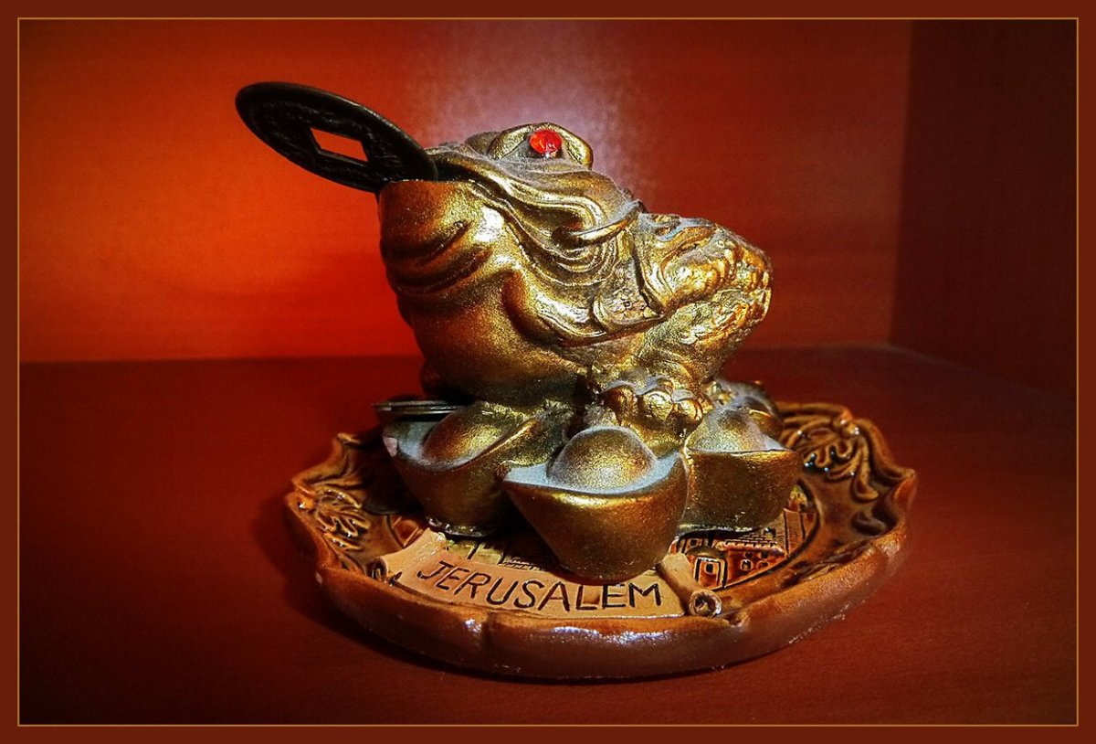 Трехпалая лягушка приносит денежную удачу