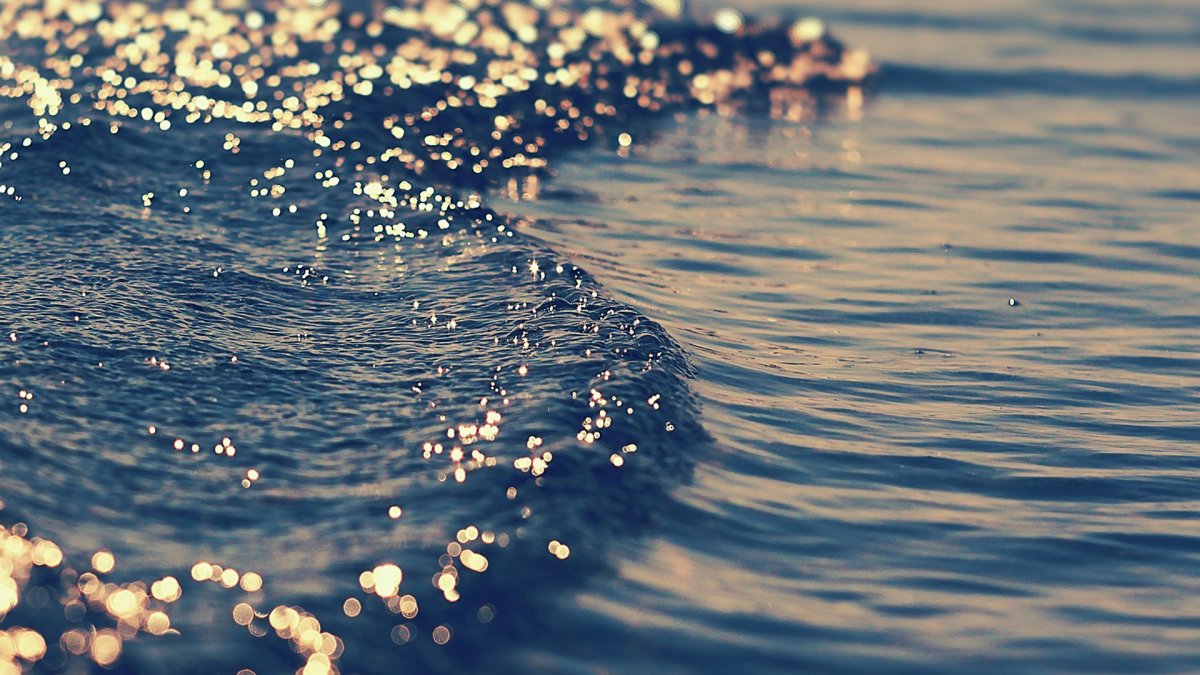 Сверкающее море